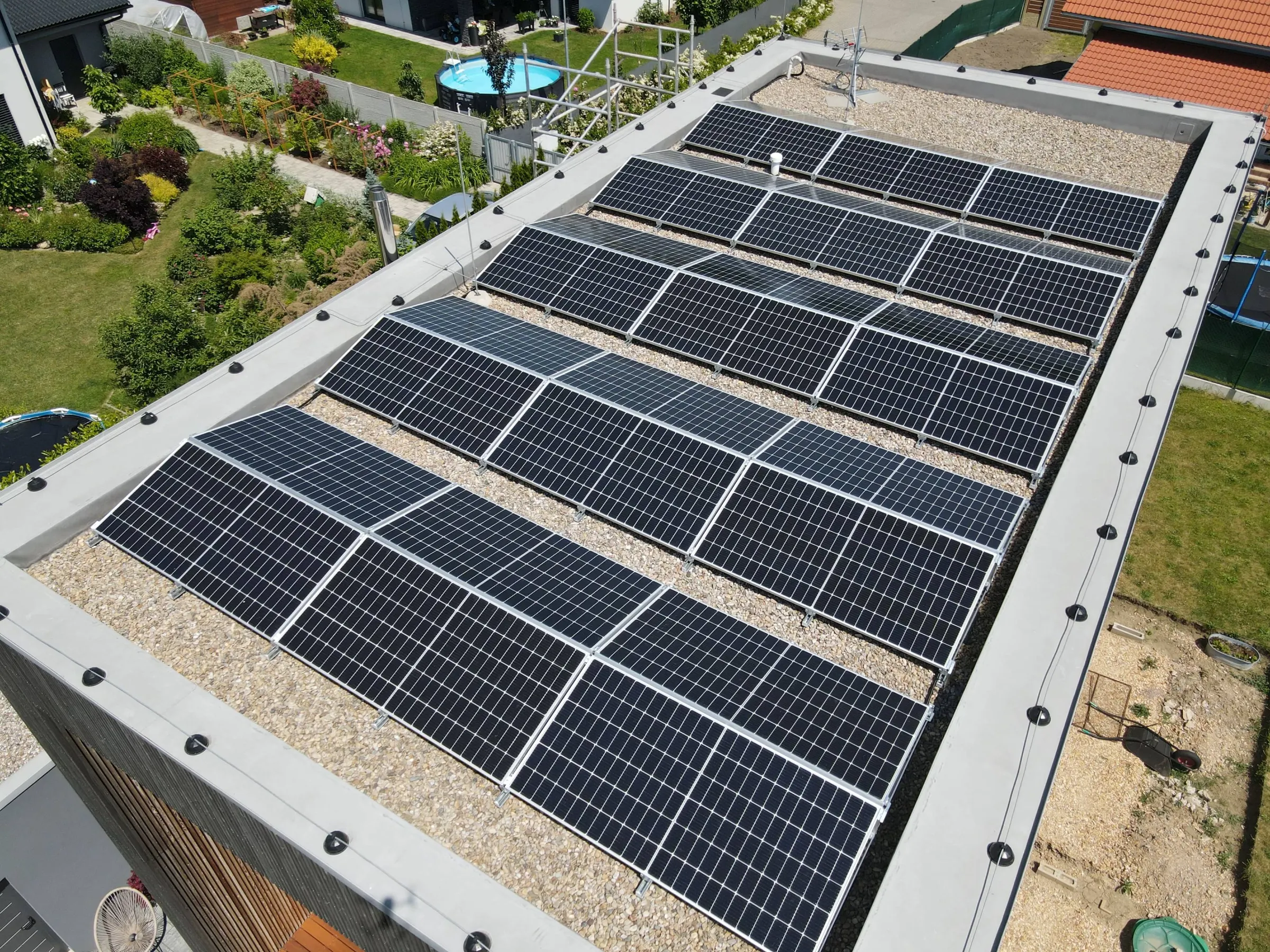 Pardubice Svítkov – výkon 13,35 kWp, baterie 12 kWh – fotografie 5
