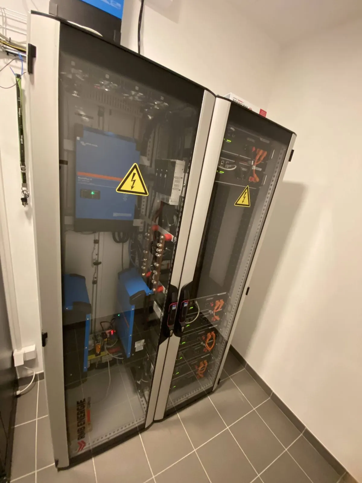 Ostrovní systém SOLAR BARON® s bateriovým úložištěm v Krušných horách