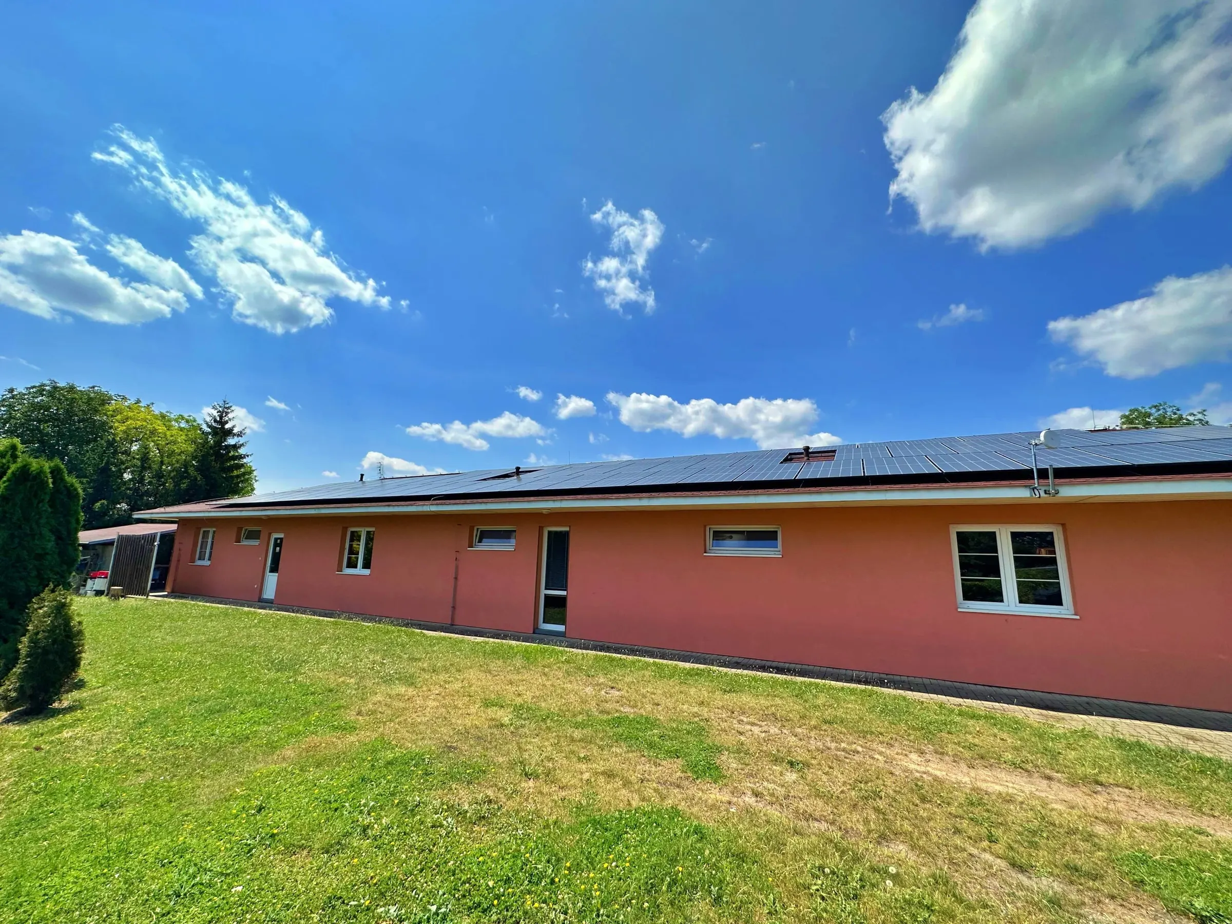 Fotbalový klub TJ SOKOL – POKRATICE – výkon FVE 25,76 kWp – fotografie 3
