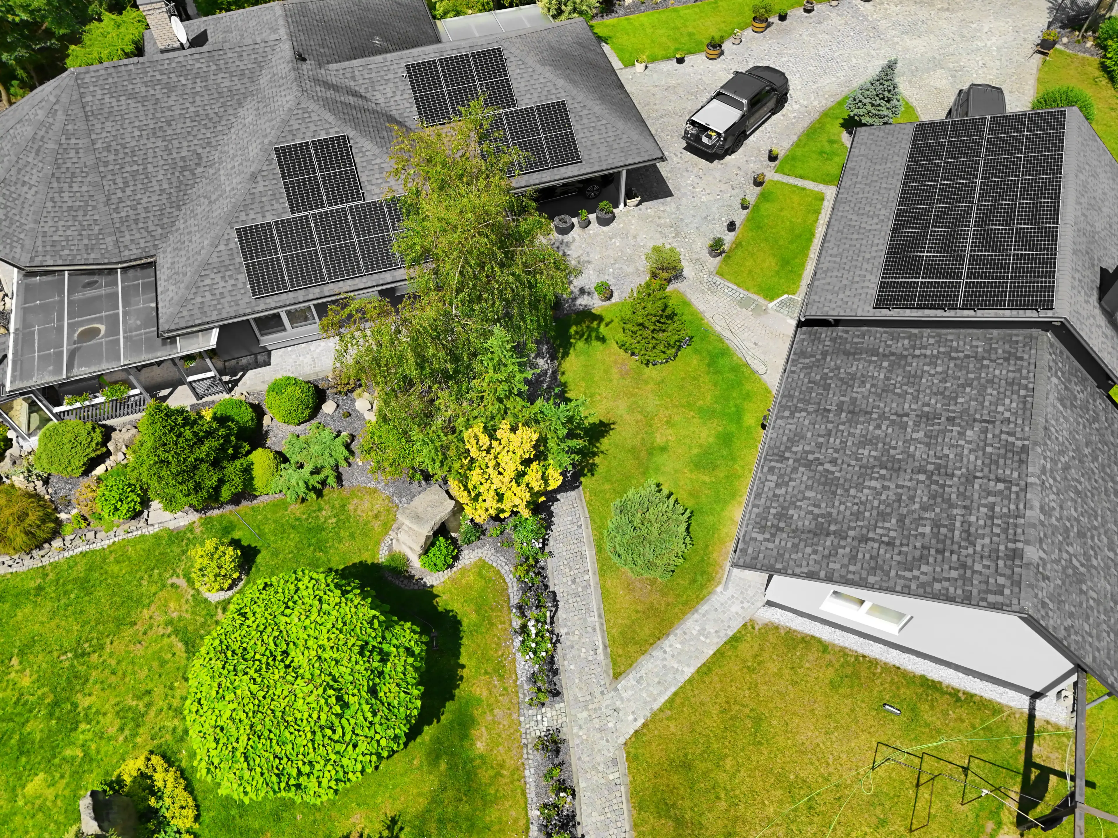 Realizace SOLAR BARON® – ostrovní systém Victron, panely 19 kWp a baterie 28 kWh