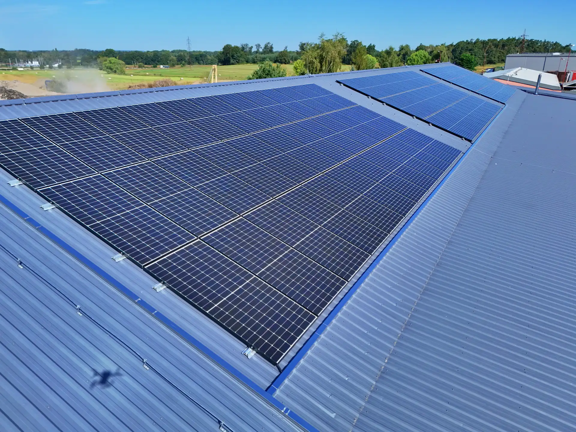 Firemní fotovoltaika Pardubice – 99,36 kWp – fotografie 5